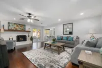 The Nest-Cozy 4BR in the heart of town w/ fire pit