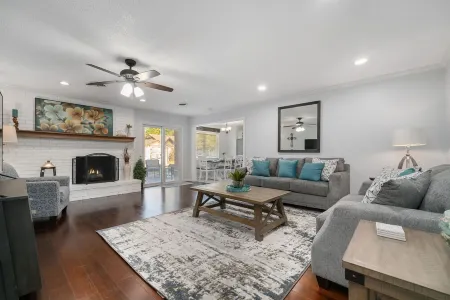 The Nest-Cozy 4BR in the heart of town w/ fire pit Отели в г. Себастиан Каунти