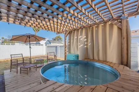 Cowboy Pool & Fire Pit - Near Scottsdale Отели рядом с достопримечательностью «Ботанический сад города Финикс»