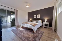 Elegant Cozy 3 Bedroom Home with Large Backyard