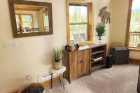 Spacious Wooded Getaway Cabin near McCall