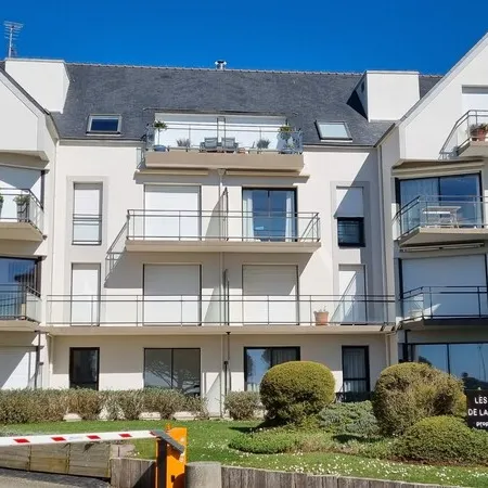 Beautiful renovated apartment with sea view in the center of Concarneau