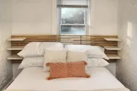 Peach by the Beach! 1 Bdrm Apt close to downtown