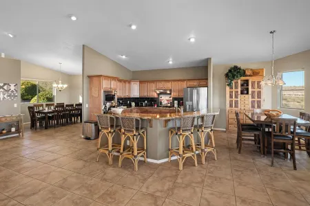 PeaksView Oasis - Spacious, central w/great views