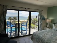 SEASHELL ESCAPE - Pool & Beach Front 2 Bedroom sleeps 6 - Enjoy!!!