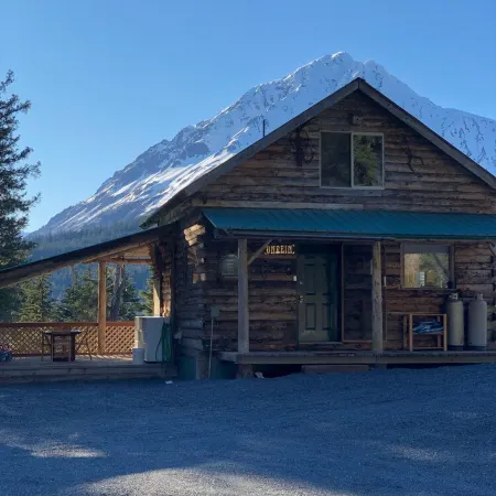 Beautiful Mountain Top Cabin with amazing views and private peaceful setting!