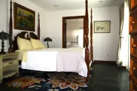 WHISPERING WINDS!  Hot Tub and Pool.