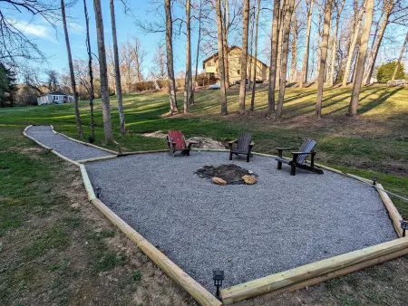 Beautiful creek side mountain home. 10 Min to Downtown!