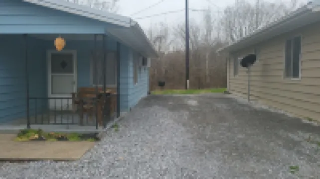 Cabin 8 Fish Island Resort Cozy stand alone cabin close to Lake Barkley