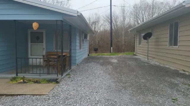 Cabin 8 Fish Island Resort Cozy stand alone cabin close to Lake Barkley