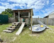 Cardwell Anglers retreat is a cozy haven that offers convenience and adventure.