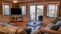 Very Clean Luxury Condo With 2 Pools! Walking Distance To The Beach!