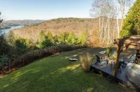 Jaw dropping mountain & lake views in this stylish mountain home…. Hotels near Benedict Pond Loop
