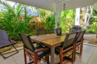 Hanalei Beach House, 3min walk  to Beach, Private Heated Pool!