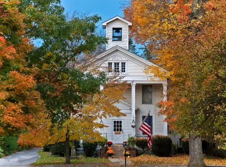 Fountain ViewII~Charming historical building in the heart of downtown Wellsboro.
