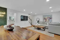 Quaint Royal Cottage @ Historic Leesburg