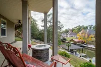 The St. Thomas On Lake Hamilton - Sleeps 10, Lakefront!