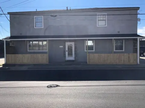 Travelers Cove upstairs 1-bedroom apartment  Richmond near EKU with WiFi, AC