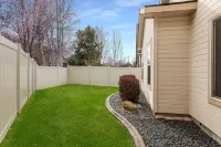 Pool!!,Hardwood, Granite,