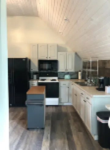 The Loft- second story, 2 bedroom apt with walk out balcony