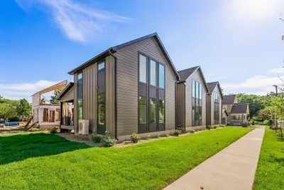 Cottage on Clay - Downtown CF New Construction! Hotel in zona Panther Lounge
