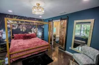 Luxury 3-bedroom with elevated speakeasy vibes, sleeps 10, and brand new