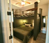 Penthouse w/ Lake View & private deck- next to SDC