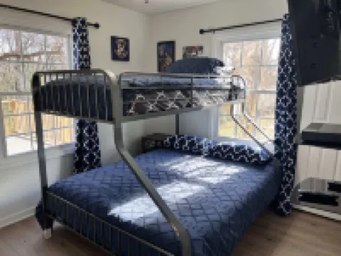 North of Gastonia Cute Cottage w/ Comfort & Style