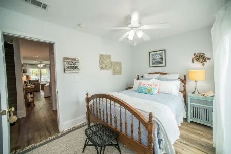 Cute, Comfy, Guest Favorite on Gulf Side of Cape San Blas + 2 Gorgeous Pools!