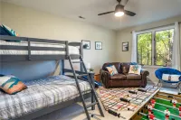 6BR Modern Massanutten Chalet with Hot Tub, Sauna