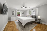 Cozy 4BR Cottage in Downtown Warm Springs
