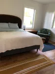 Bright and Cheerful Lake Front Beach Cottage