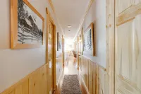 Summit Condo 201A - Recently Renovated, Great Views, Close to Village!