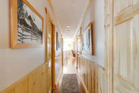 Summit Condo 201A - Recently Renovated, Great Views, Close to Village!