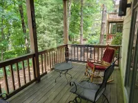 Top of Mountain 2 Br Condo, Short Walk to Scenic Overlooks of the Mtns. in Fall