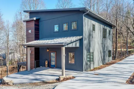 Long Range Mtn Views Next to Jump Off Rock! Ultra Modern, Very Unique Open Floor