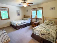 4 bedroom, 2 bath upper and lower unit Sleeps 14