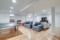Spacious home for entertaining, centrally located to beach, ferry, and airport.