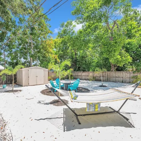 Close to beach, restaurants-Fire pit, games, bikes