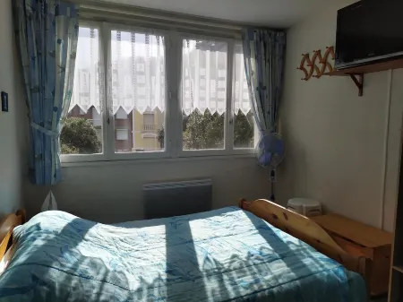 Lovely seafront apartment close to shops and casino Отели в г. Ле Трепор