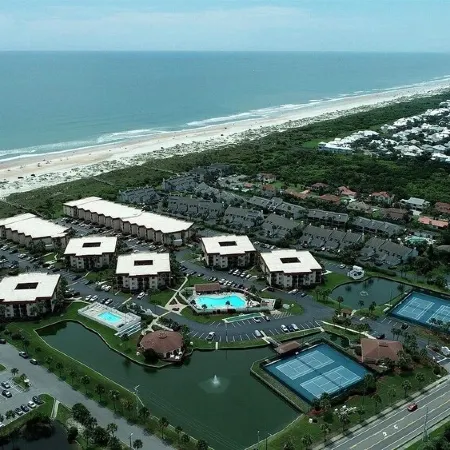 Luxury Beach Condo: Freshly Renovated, Steps from the Ocean, Pool & Hot Tub