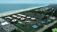 Beachfront Retreat – Stylish Upgrades, Pools & Steps to Private Ocean Access St. 존스 카운티 오션 피어 & 코츠 공원 주변 호텔