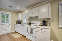 Adorable two-bedroom retreat close to Easton, Denton, Centreville 昆安妮住宿飯店