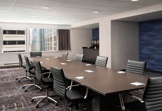 3. 햄프턴 인 시카..