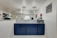 SOONER SUITE - 5 Min From OU - Media Room & Fire Pit - 7 Guests