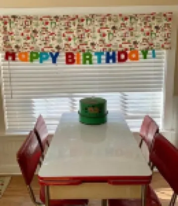 Sequoias Creekside/Vintage Yellow Cottage