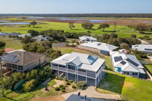 Periwinkle By The Beach Hotels in Peppermint Grove Beach