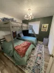Jackson’s Hideaway, walk to ski shuttle!