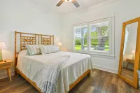 Scenic Sandpiper by the Shore Long Beach Yacht Club附近的飯店