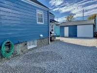 QUAINT 2BR LAKE COTTAGE 1 MINUTE WALK TO JET EXPRESS AND RESTAURANTS